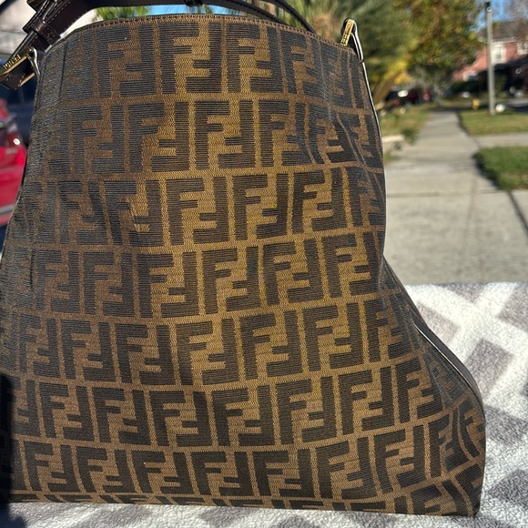 Fendi bag great condition - Picture 2 of 11